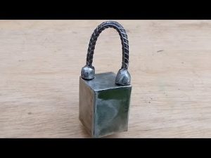 I made an anti-theft padlock with a secret opening
